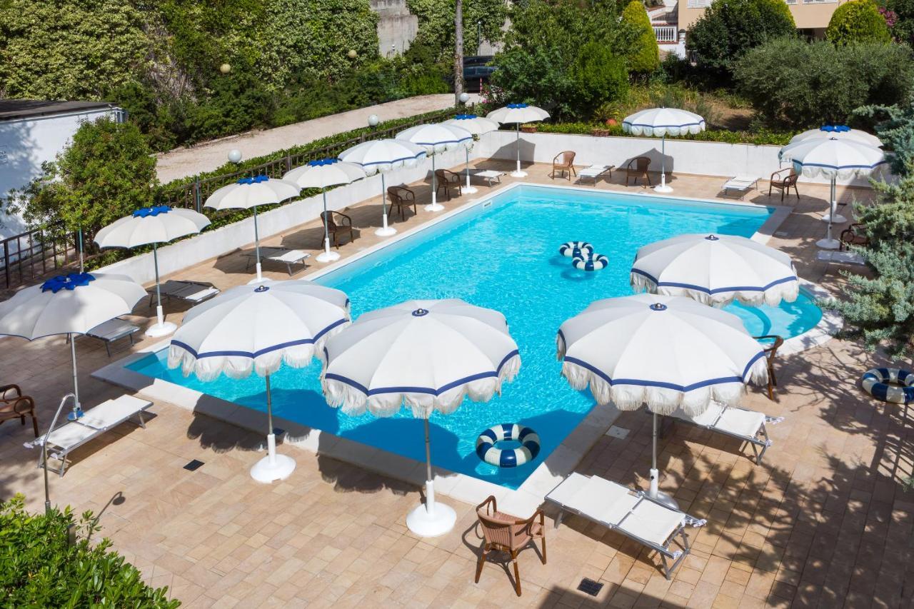 Mure Hotel Нумана Экстерьер фото