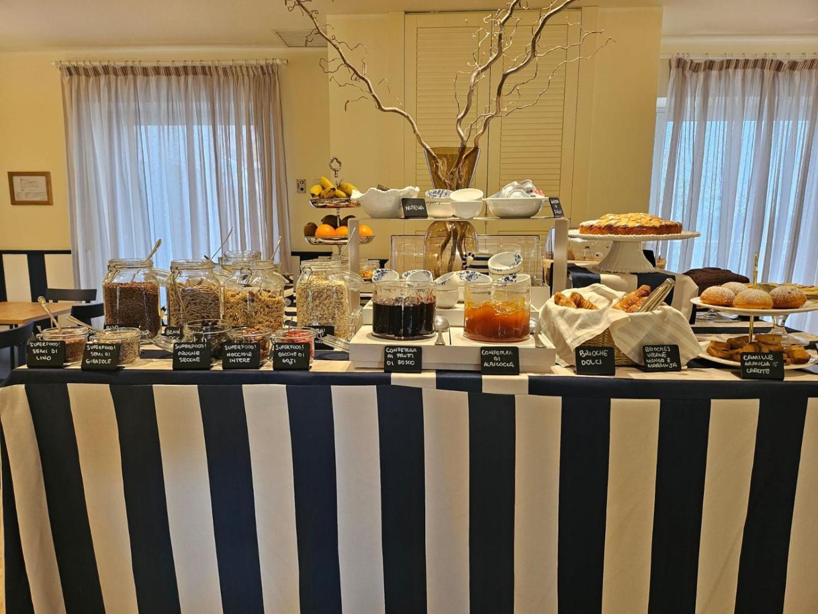 Mure Hotel Нумана Экстерьер фото