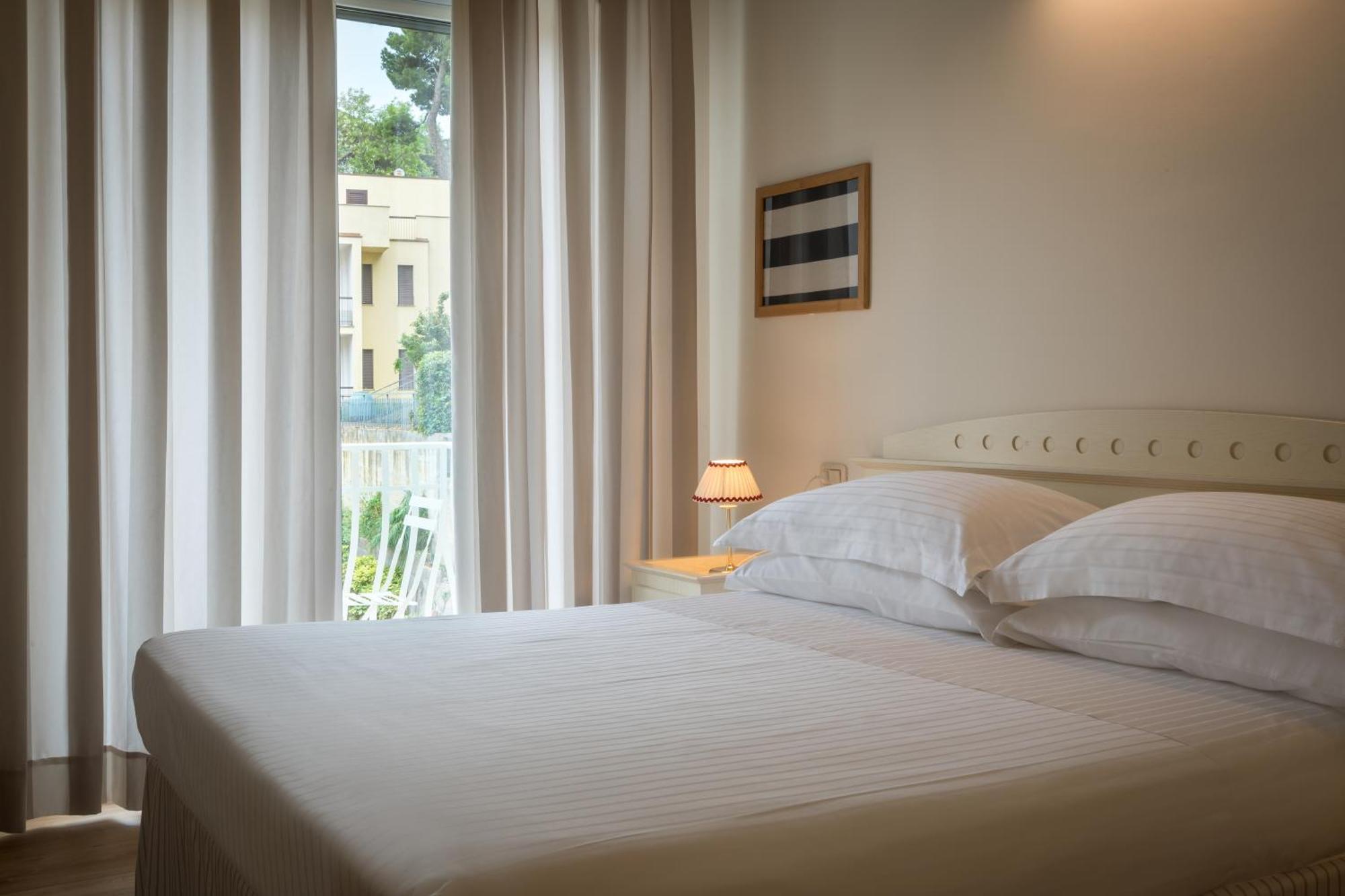 Mure Hotel Нумана Экстерьер фото
