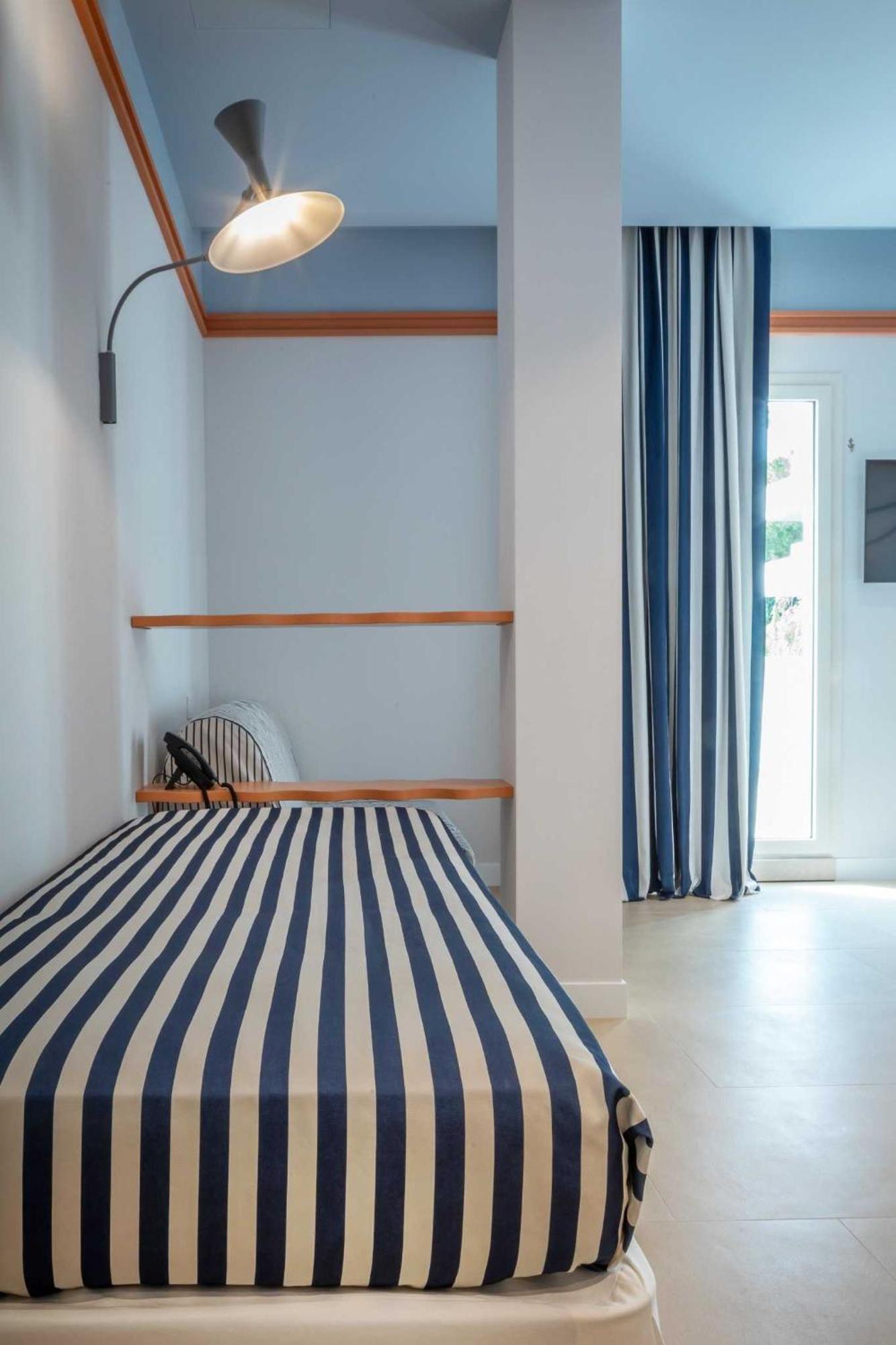 Mure Hotel Нумана Экстерьер фото